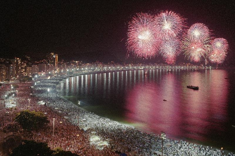 Resultado de imagem para fotos do reveillon em copacabana